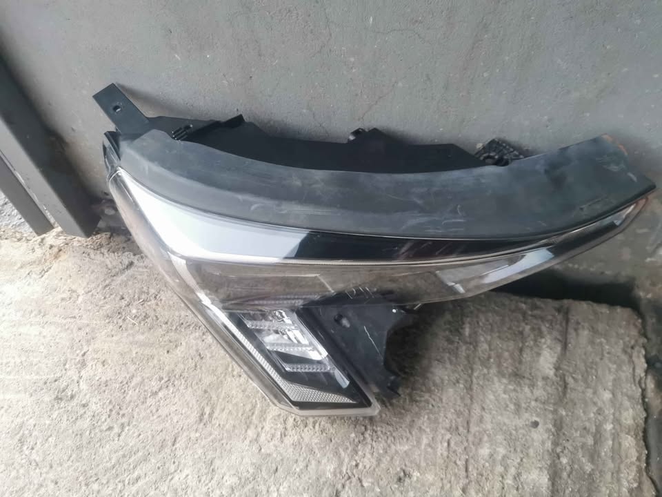 Kia sonet right headlight - Private Seller Kia sonet right headlight - Private Seller