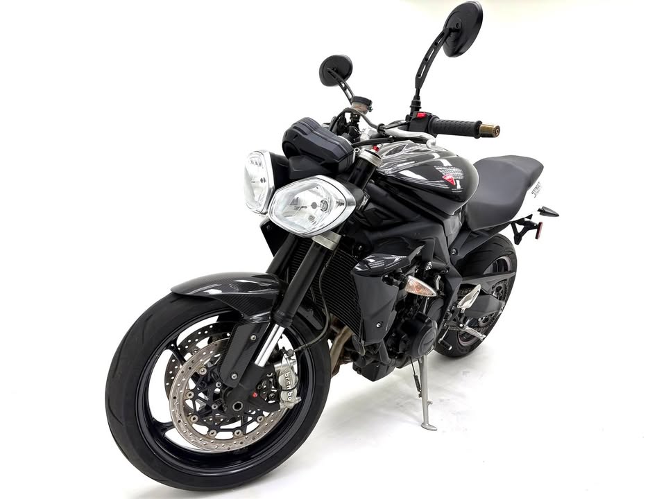 2017 TRIUMPH 675 STREET TRIPLE - Private Seller 2017 TRIUMPH 675 STREET TRIPLE - Private Seller