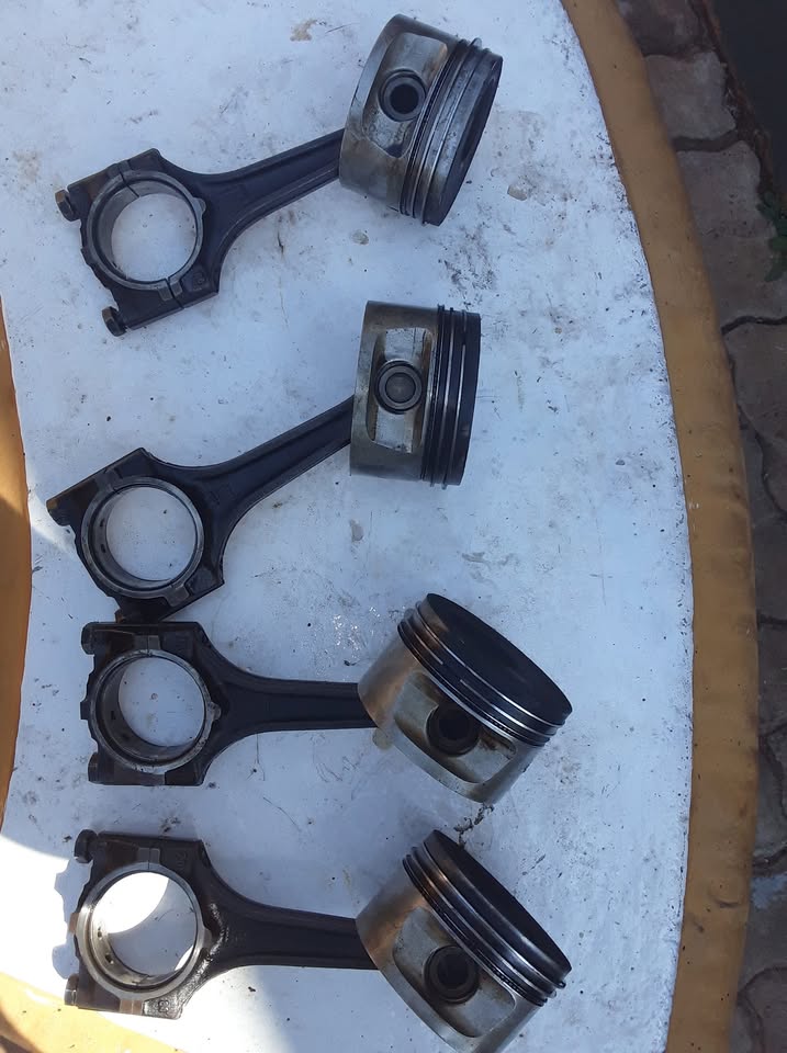 Opel monza 1.8 pistons and conrods for sale. - Private Seller