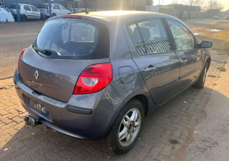 Renault Clio 3 1.4 Now Stripping For Spare Parts - Private Seller Renault Clio 3 1.4 Now Stripping For Spare Parts - Private Seller