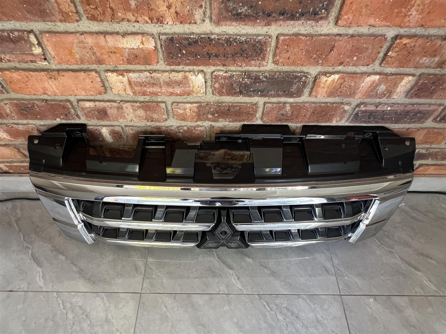 Mitsubishi Pajero Grille - Private Seller Mitsubishi Pajero Grille - Private Seller