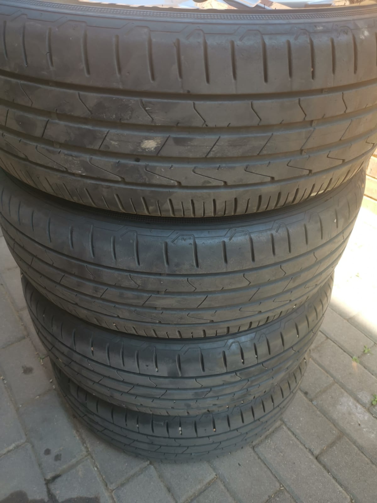 17inch VW Polo mags with 205/55/17 Hankook tyres, Excellent condition  Will fit - Private Seller