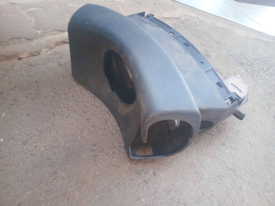 2003 Renault Clio 3 steering ignition cover for sale @ circle 7 used parts - Private Seller