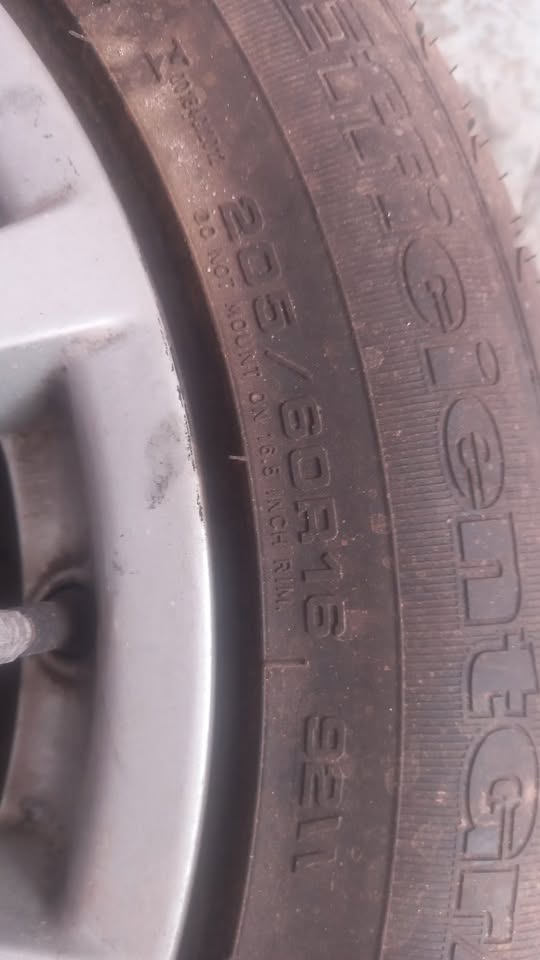 Bmw run flat tyre and rim 16 inch - Private Seller