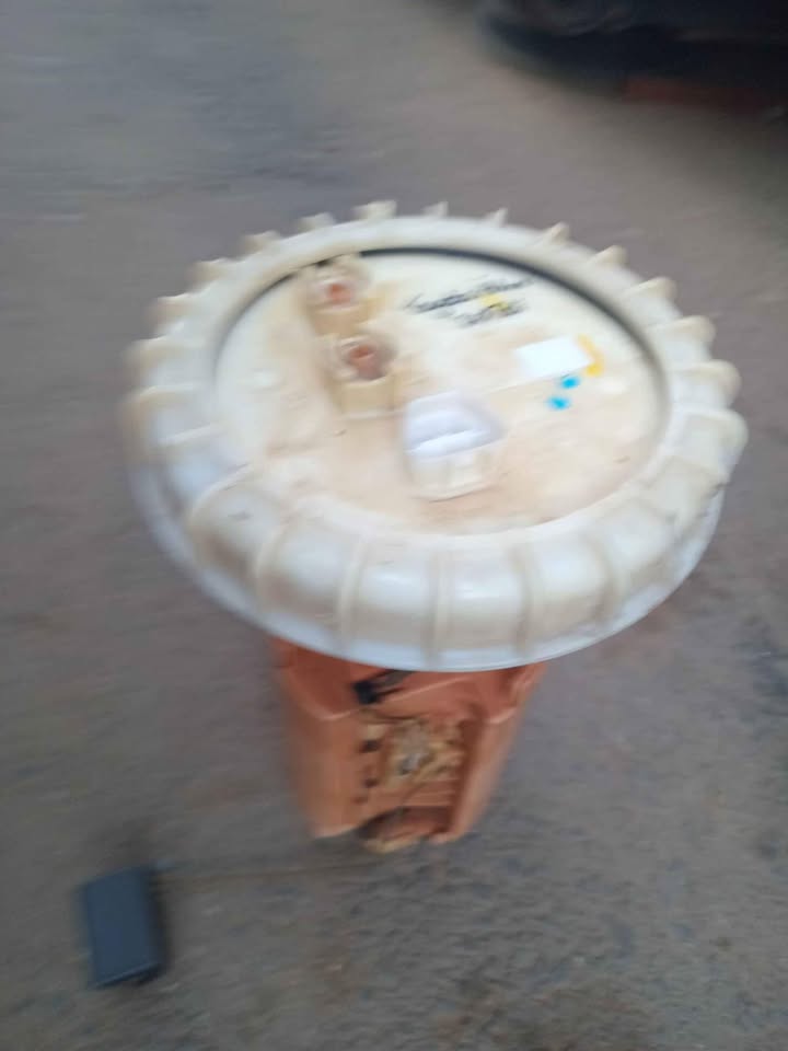 Toyota hilux d4d 3.0 TDI pump on the tank for sale - Private Seller