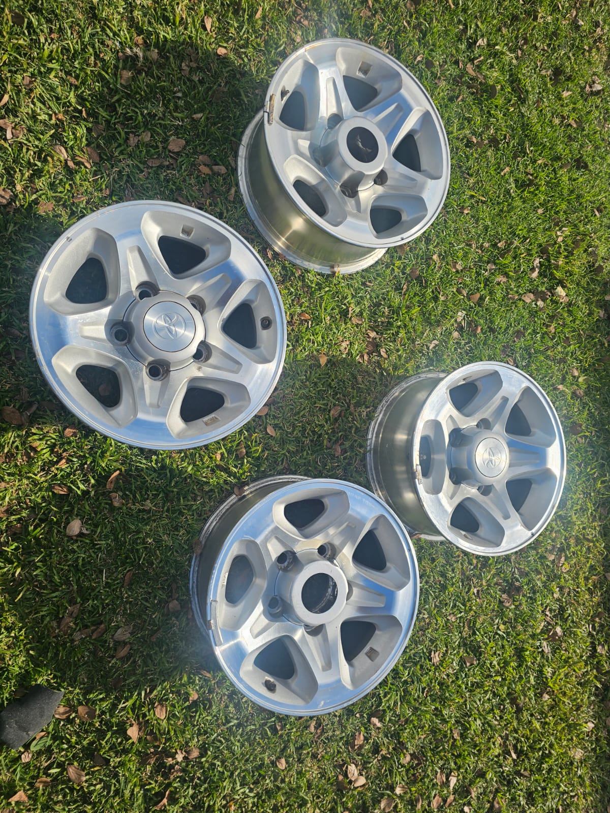 Set of Toyota Land Cruiser 16 inch Original Mag wheel s in good solid condition - Private Seller Set of Toyota Land Cruiser 16 inch Original Mag wheel s in good solid condition - Private Seller