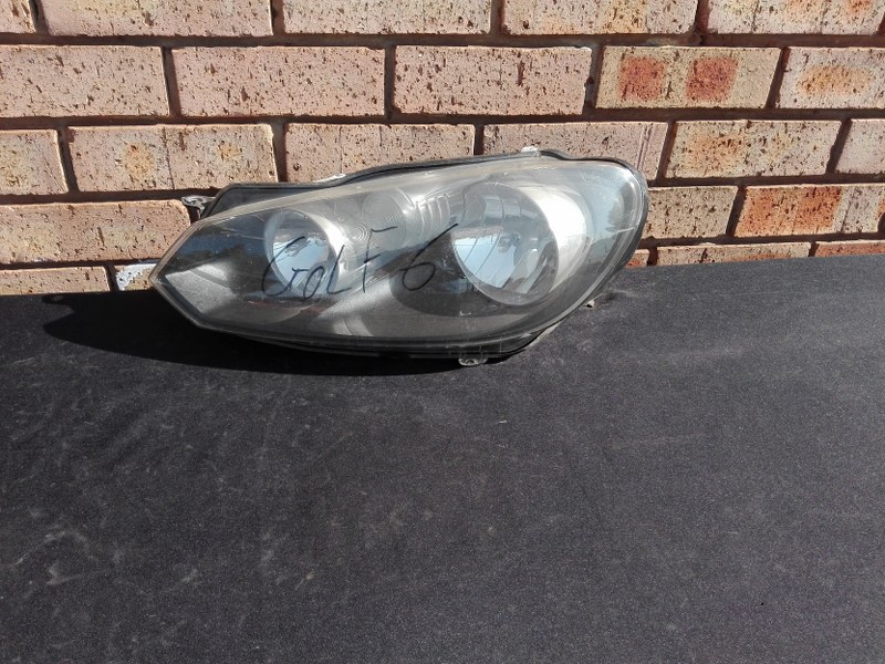 Volkswagen Golf 6 Left Headlight - Private Seller Volkswagen Golf 6 Left Headlight - Private Seller