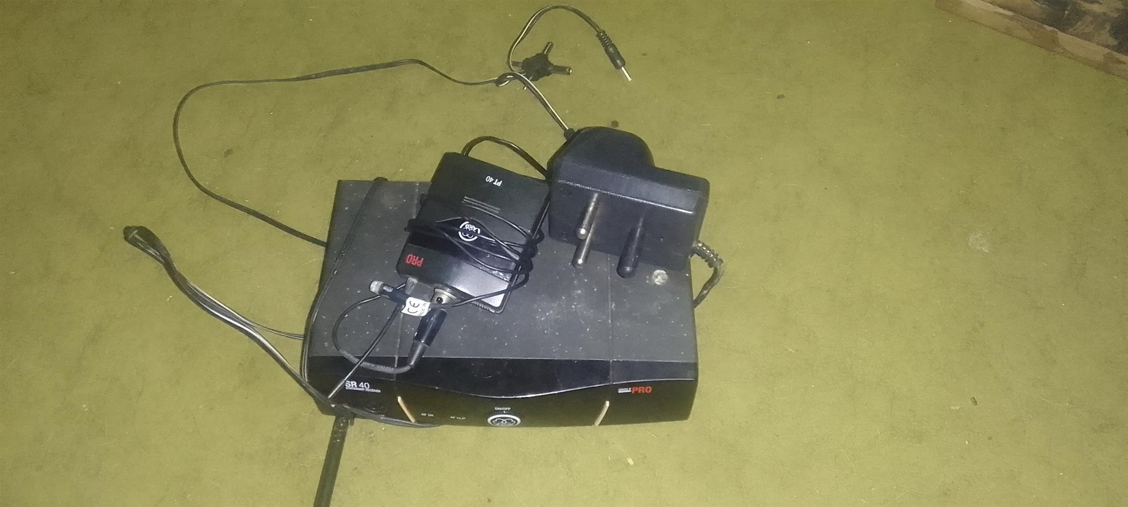 AKG SR 40 stationary receiver single pro and pt 40 pro wireless mic.
