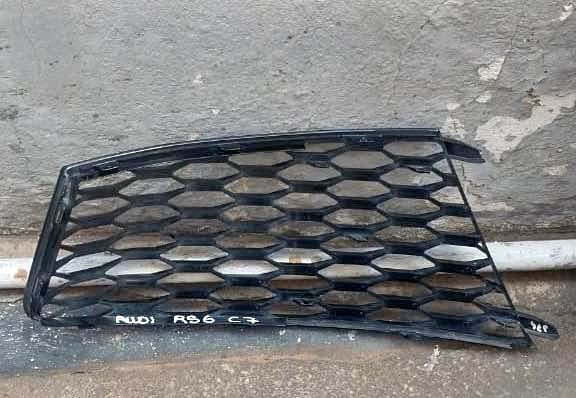 Audi RS6 Gloss Black Air Guide Grille - Private Seller Audi RS6 Gloss Black Air Guide Grille - Private Seller