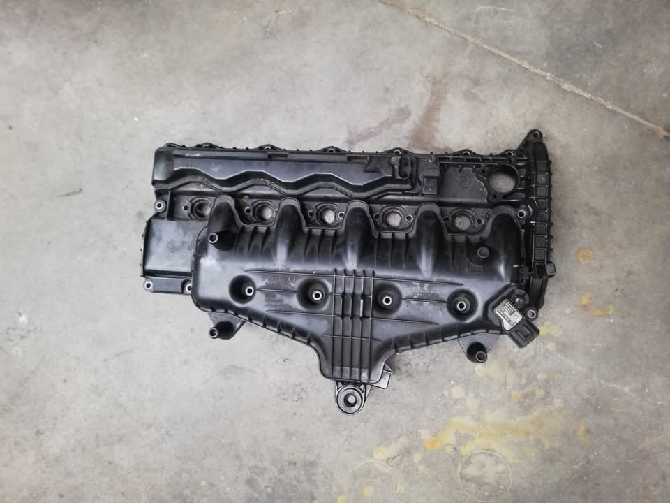 VOLVO XC60 D5 2010 TAPPET COVER FOR SALE