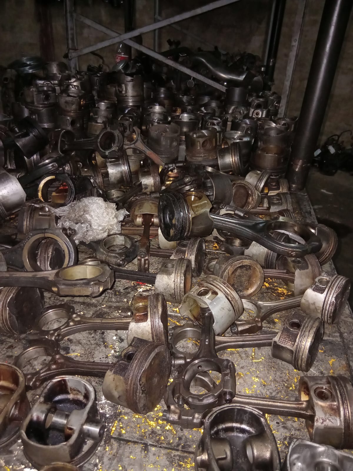 USED TOYOTA & MITSUBISHI PISTONS & CONRODS - Private Seller USED TOYOTA & MITSUBISHI PISTONS & CONRODS - Private Seller