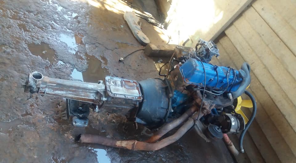 Ford 2Lieter engine 4spoedbox - Private Seller Ford 2Lieter engine 4spoedbox - Private Seller