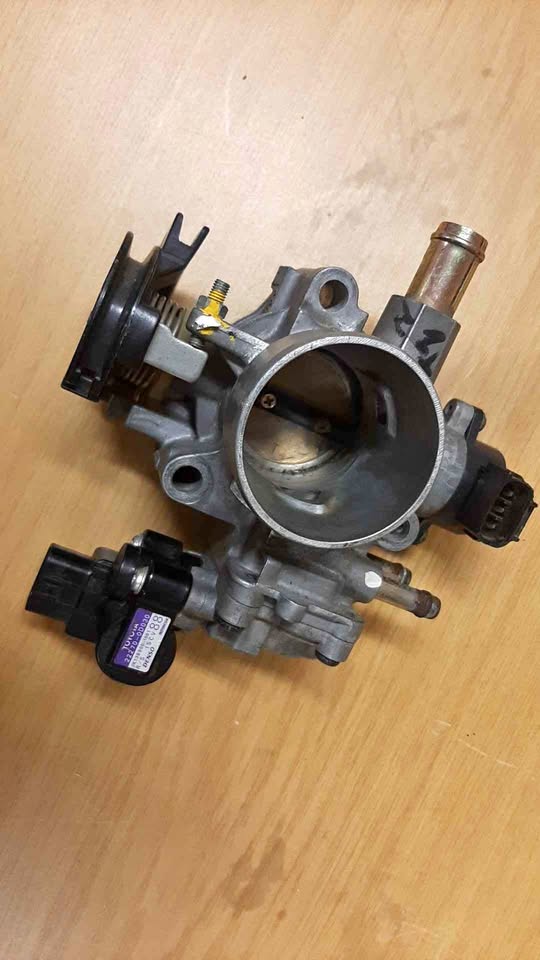 TOYOTA RUNX THROTTLE BODY. SECOND HAND. STILL IN GOOD CONDITION. - Private Seller TOYOTA RUNX THROTTLE BODY. SECOND HAND. STILL IN GOOD CONDITION. - Private Seller