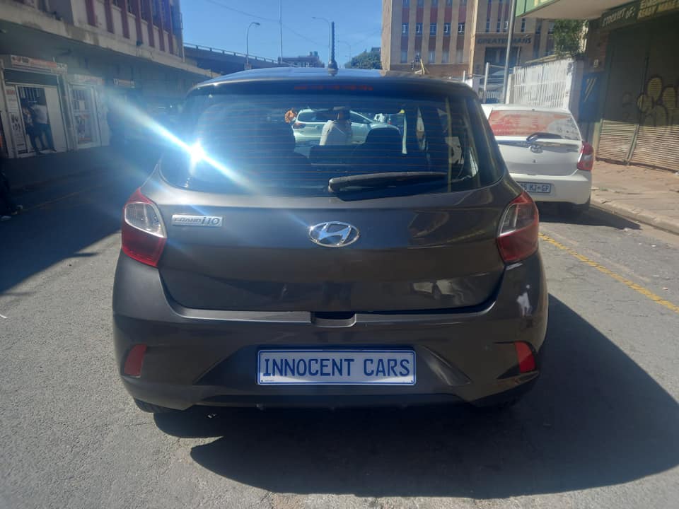 2023 HYUNDAI i10 GRAND 1.0 PETROL, MANUAL TRANSMISSION, GREY COLOUR, MILEAGE 6000KM,