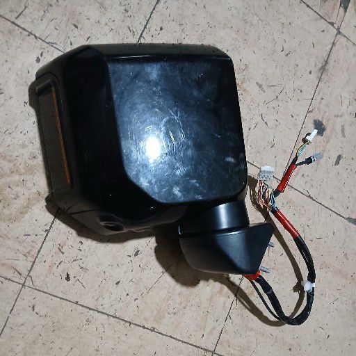 Toyota prado side mirror - Private Seller Toyota prado side mirror - Private Seller