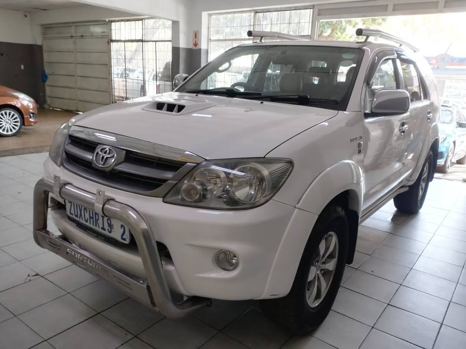 2007 TOYOTA FORTUNER 3.0D4D 7SEATER MANUAL