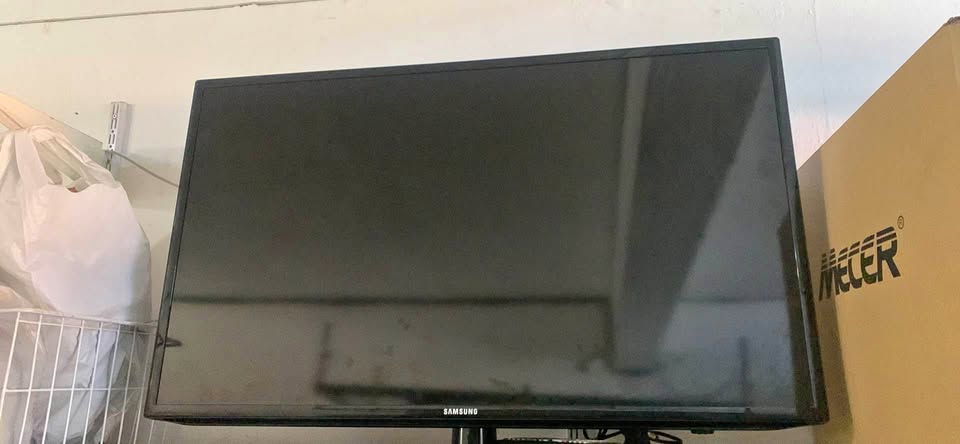 Samsung 40 inch tv  Steve Biko road  Gezina  Pretoria