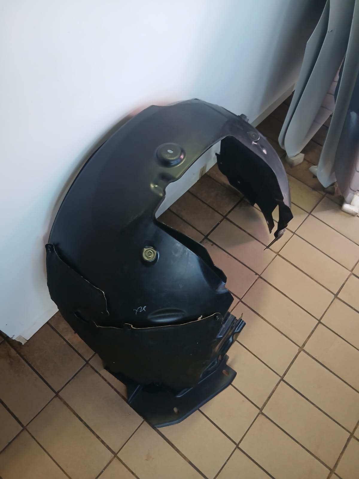 2016 XE JAGUAR FENDER LINER RIGHT - Private Seller