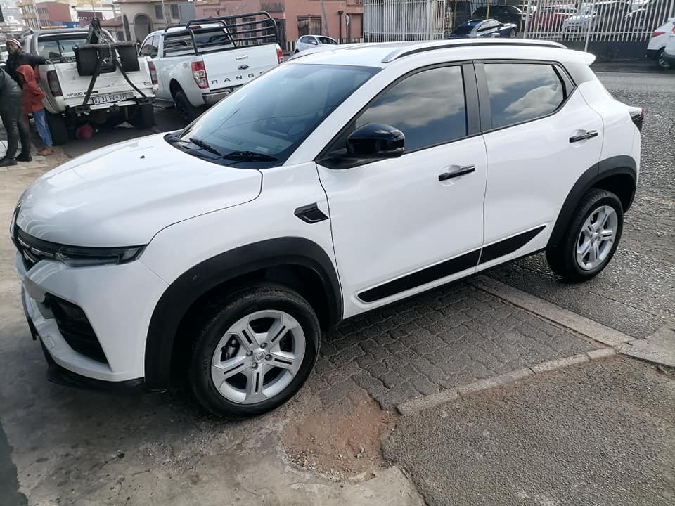 2023 Renault KiGer 1.0 Turbo SUV with a nice interior seat and Service book and spare key Reserves c