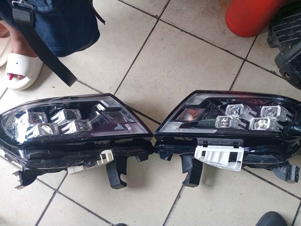 Nissan Navara both side headlight led new shape - Private Seller