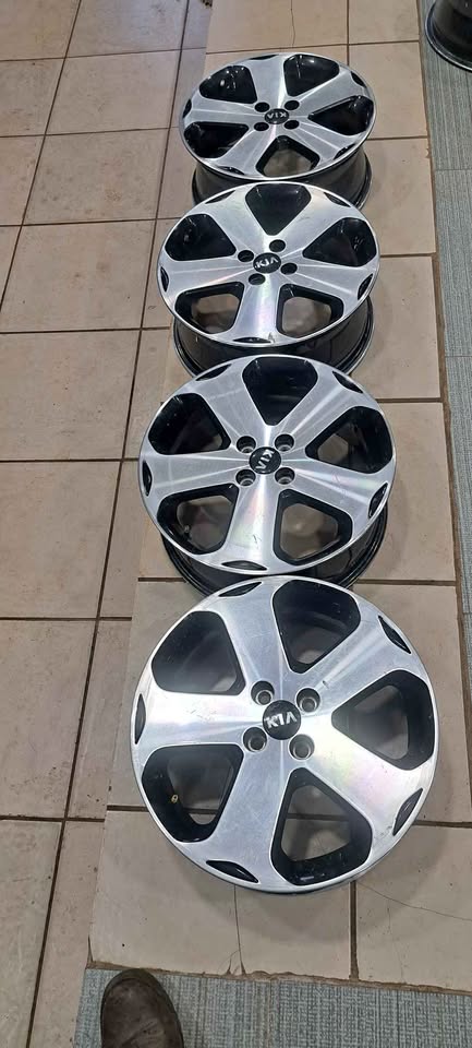 A set of 17inch Kia Rio mags for sale - Private Seller