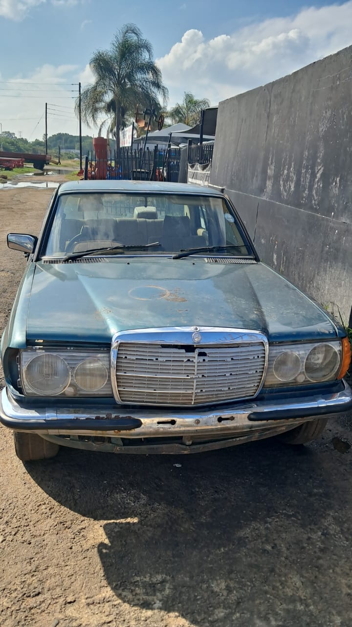 W123 230E M102 engine available for stripping spares - Private Seller W123 230E M102 engine available for stripping spares - Private Seller