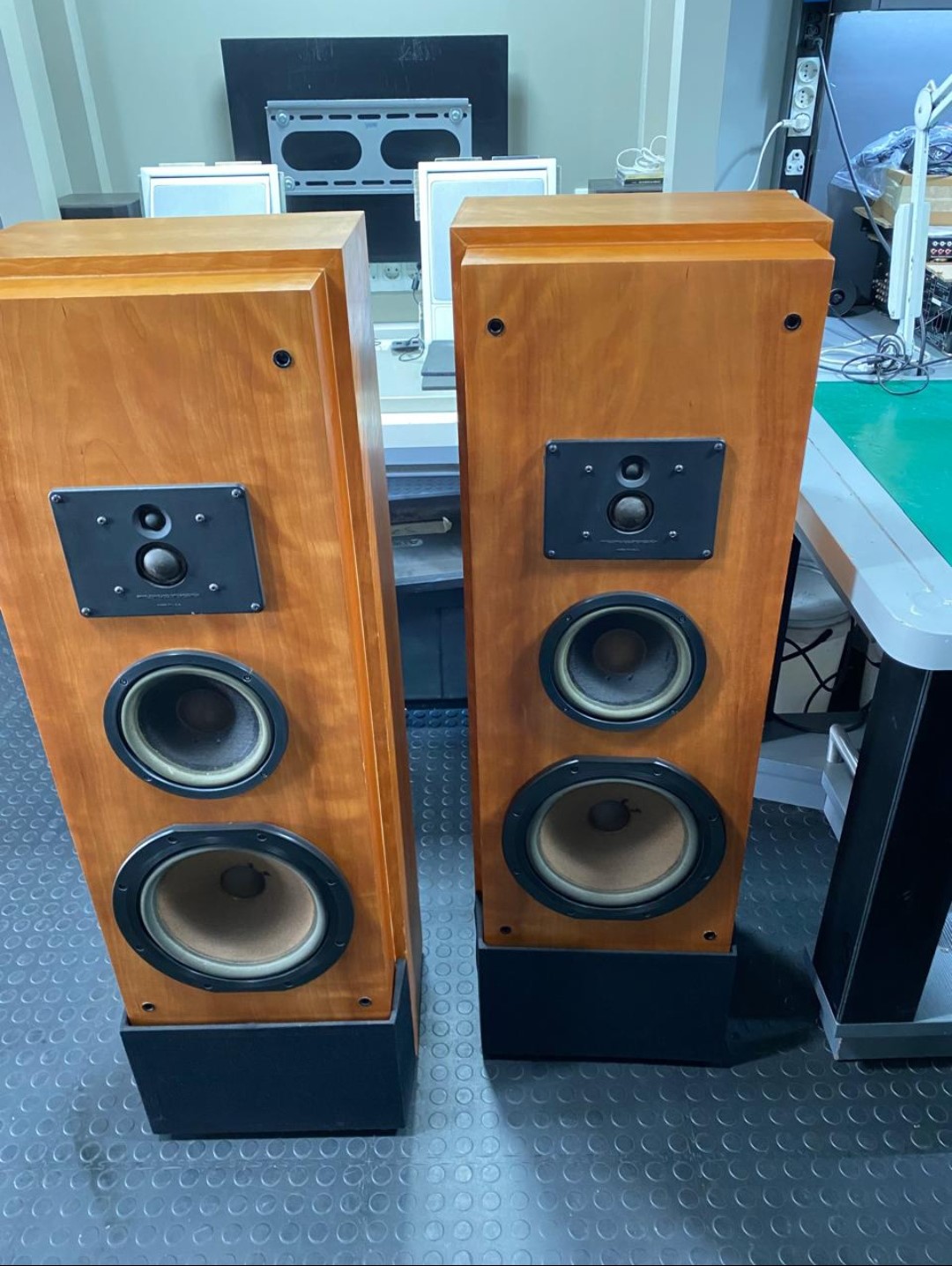 AR 9LS LOUDSPEAKERS