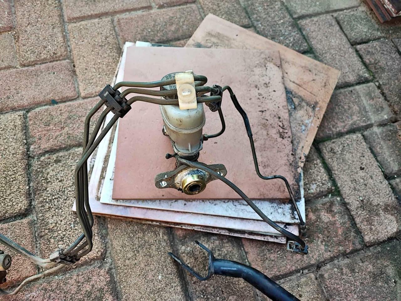 Nissan Sabre/Sentra Brake Fluid Bottle With Brake Lines Good Condition - Private Seller