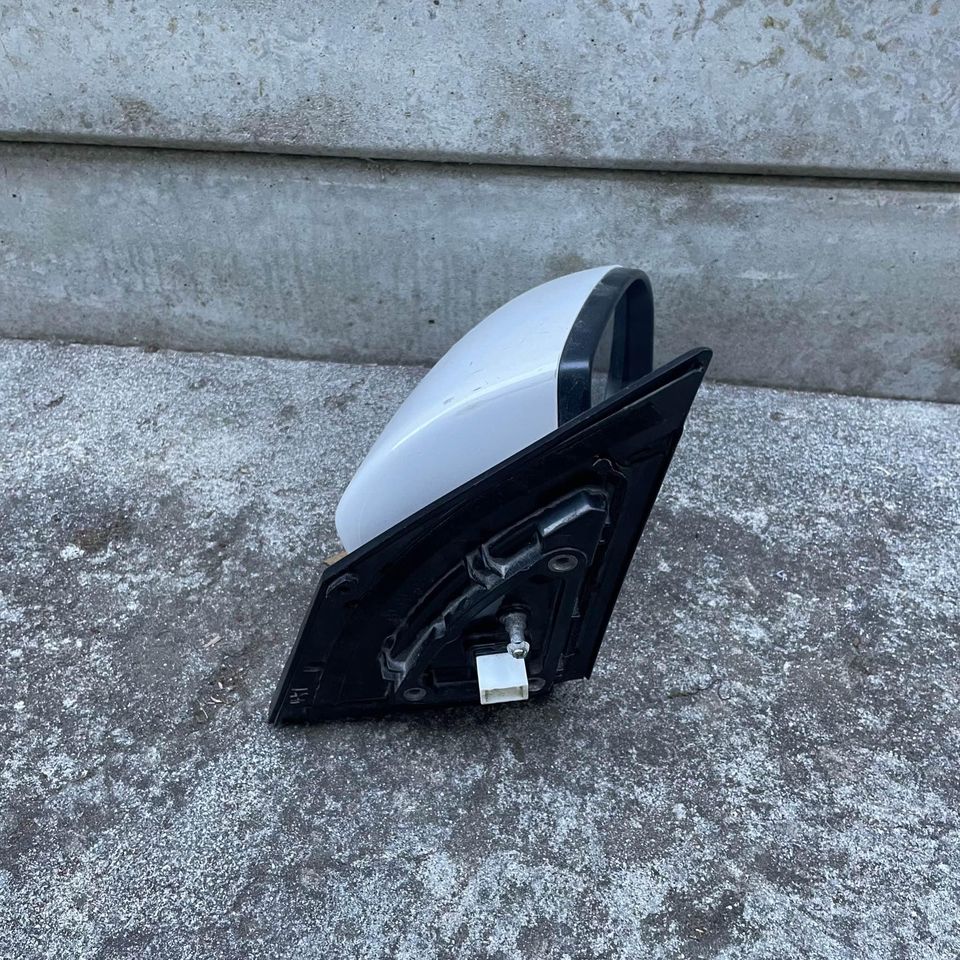 Hyundai Tucson Side Mirror - Private Seller Hyundai Tucson Side Mirror - Private Seller