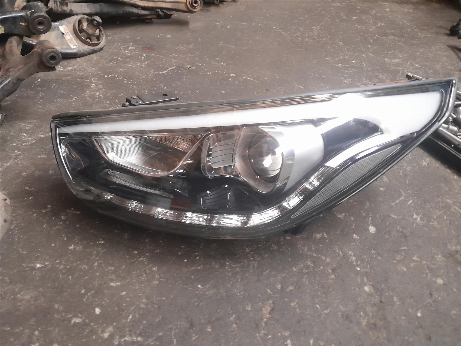 Hyundai ix35 Headlight for Sale - Private Seller Hyundai ix35 Headlight for Sale - Private Seller