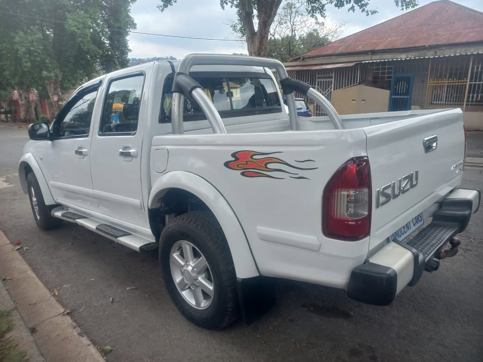 2007 ISUZU KB300 LX PETROL D/C, MANUAL, WHITE COLOR, MILEAGE 96000KMS