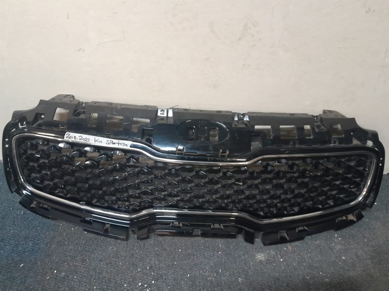 2018-2022 KIA SPORTAGE FRONT GRILL FOR SALE - Private Seller 2018-2022 KIA SPORTAGE FRONT GRILL FOR SALE - Private Seller