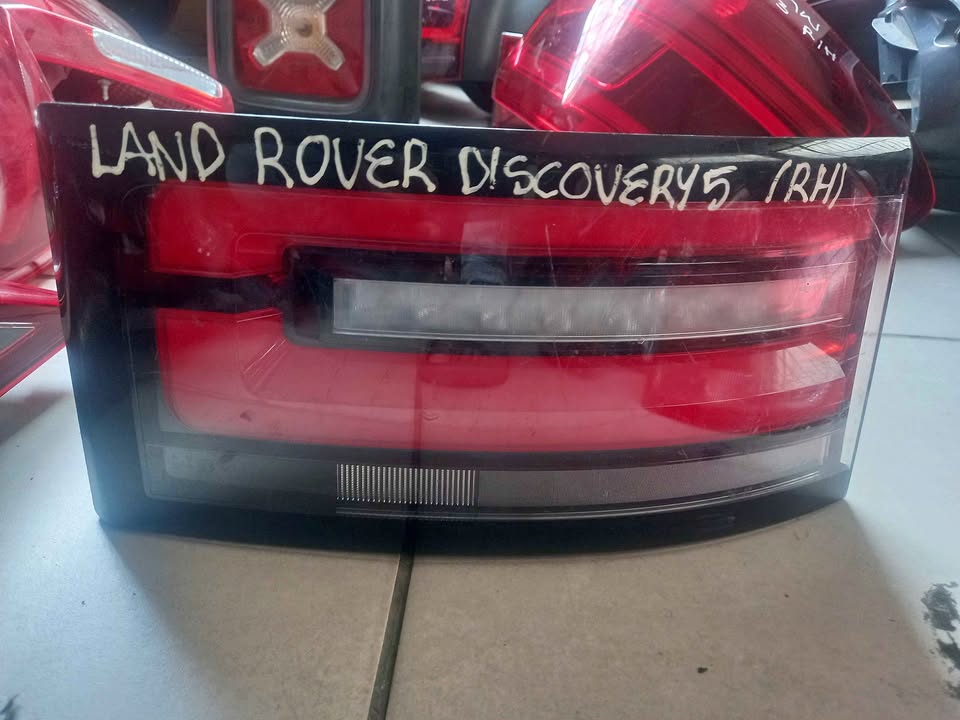 LAND ROVER DISCOVERY TAILLIGHT RIGHT SIDE - Private Seller LAND ROVER DISCOVERY TAILLIGHT RIGHT SIDE - Private Seller