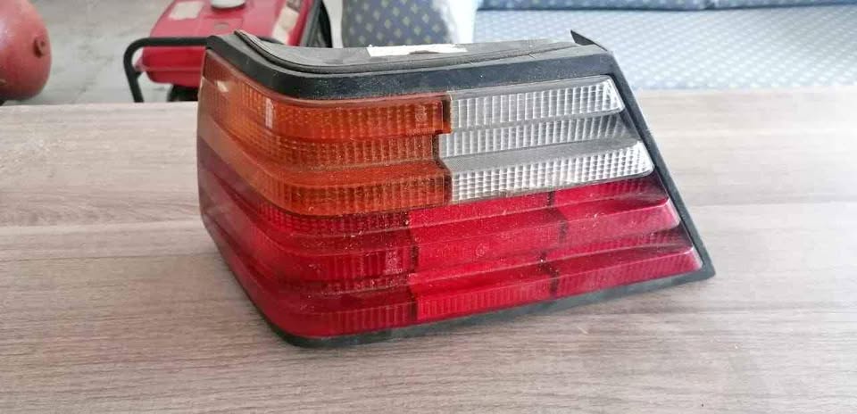 1x Mercedes left side tail light