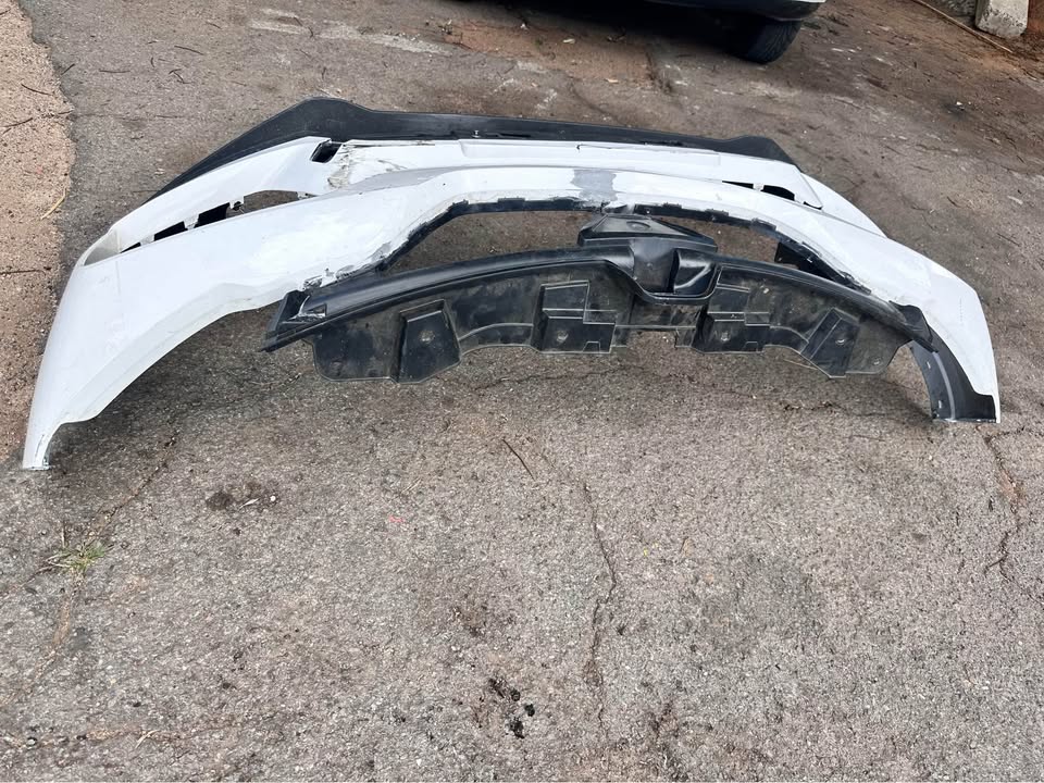 Renault Kiger front bumper and spoiler - Private Seller Renault Kiger front bumper and spoiler - Private Seller