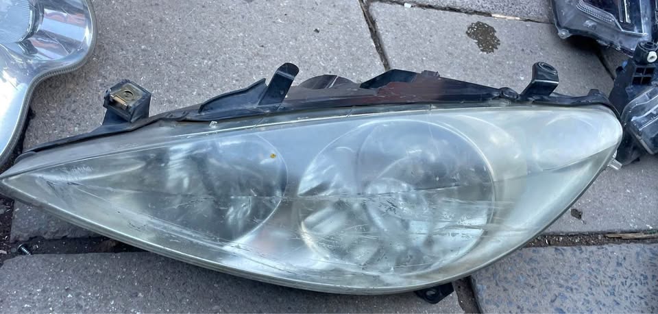 Peugeot 307 headlight - Private Seller Peugeot 307 headlight - Private Seller