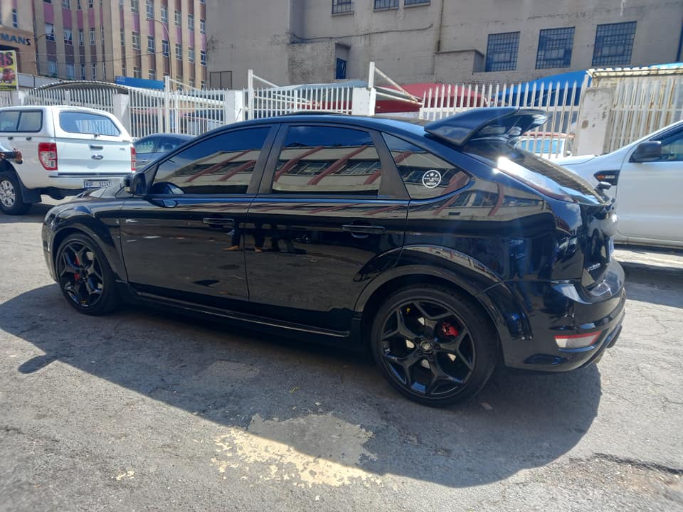 2011 FORD FOCUS ST2, 2.5 PETROL, MANUAL TRANSMISSION, BLACK COLOUR