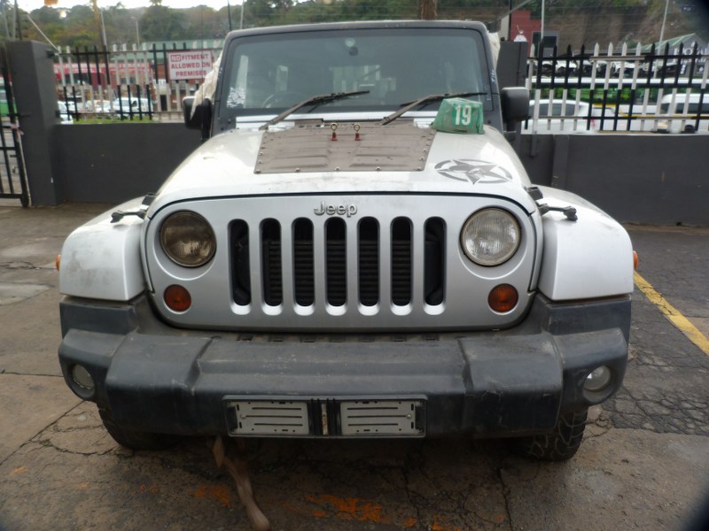 Jeep Wrangler 2.8 CRD UNLTD Sahara AT Silver - 2009 STRIPPING FOR SPARES - Private Seller Jeep Wrangler 2.8 CRD UNLTD Sahara AT Silver - 2009 STRIPPING FOR SPARES - Private Seller