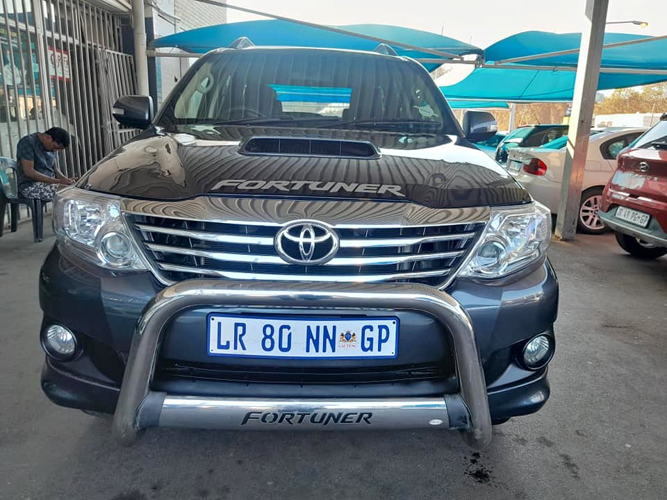 2015 TOYOTA FORTUNER 2.5 4X2 AUTOMATIC