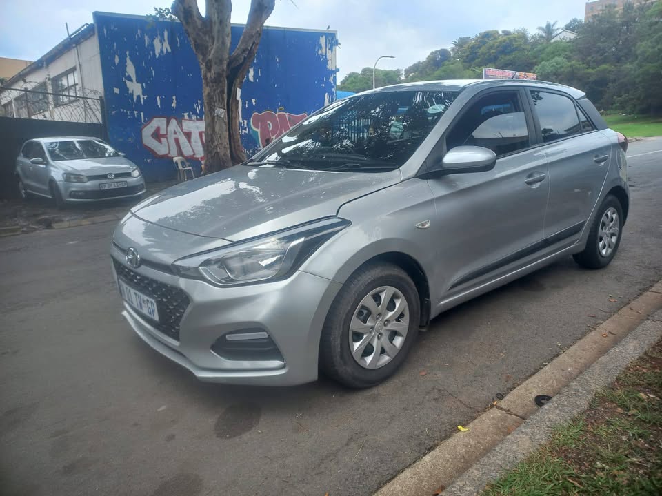 2020 Hyundai i20 Motion 1.4 petrol, Manual Transmission, Silver Color, mileage 69000kms
