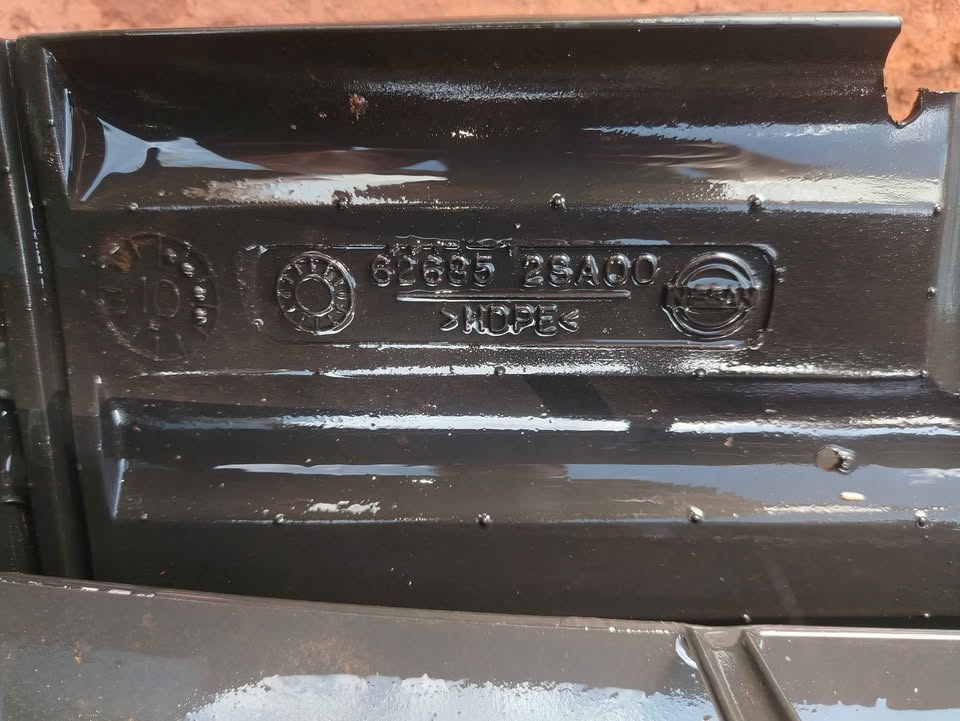 ORIGINAL GENUINE NISSAN NP 300 FRONT BUMPER