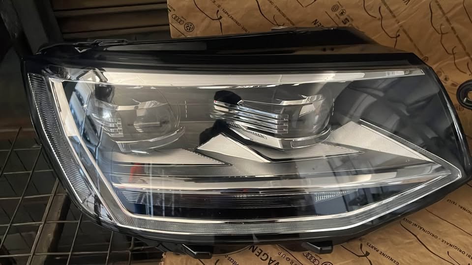 VW T6 TRANSPORTER Headlights