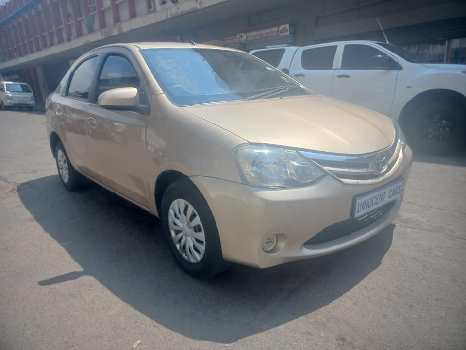 2014 TOYOTA ETIOS 1.5 PETROL ENGINE, MANUAL TRANSMISSION, GOLD IN COLOR