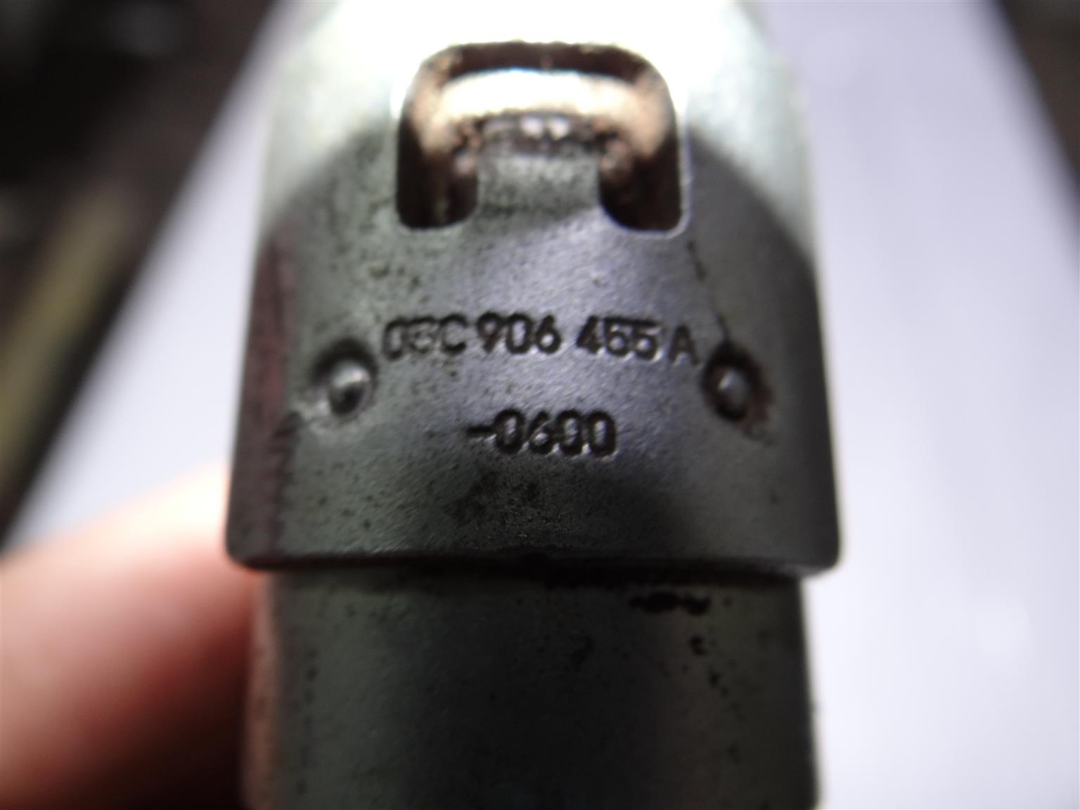 VW and Audi Camshaft Adjustment Solenoid Valve - Private Seller