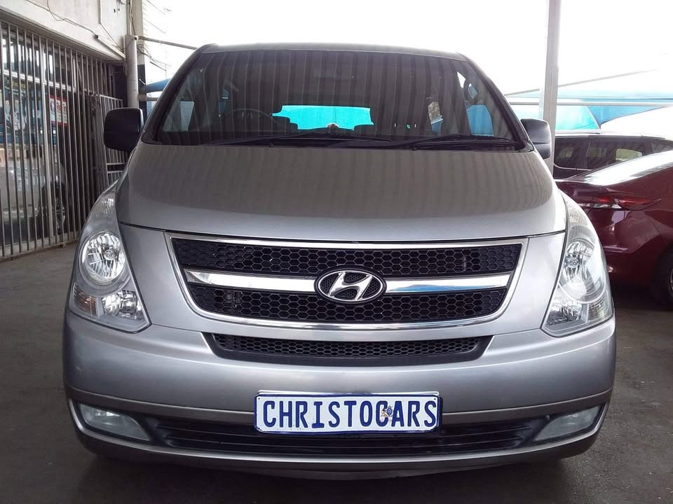 2015 Hyundai H-1 9-seater automatic 2015