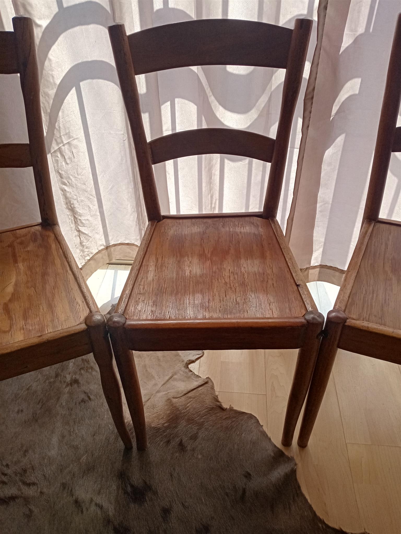 FOR SALE… 3X GLOBE KITCHEN CHAIRS