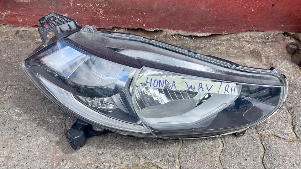 HONDA WRV HEADLIGHT - Private Seller HONDA WRV HEADLIGHT - Private Seller