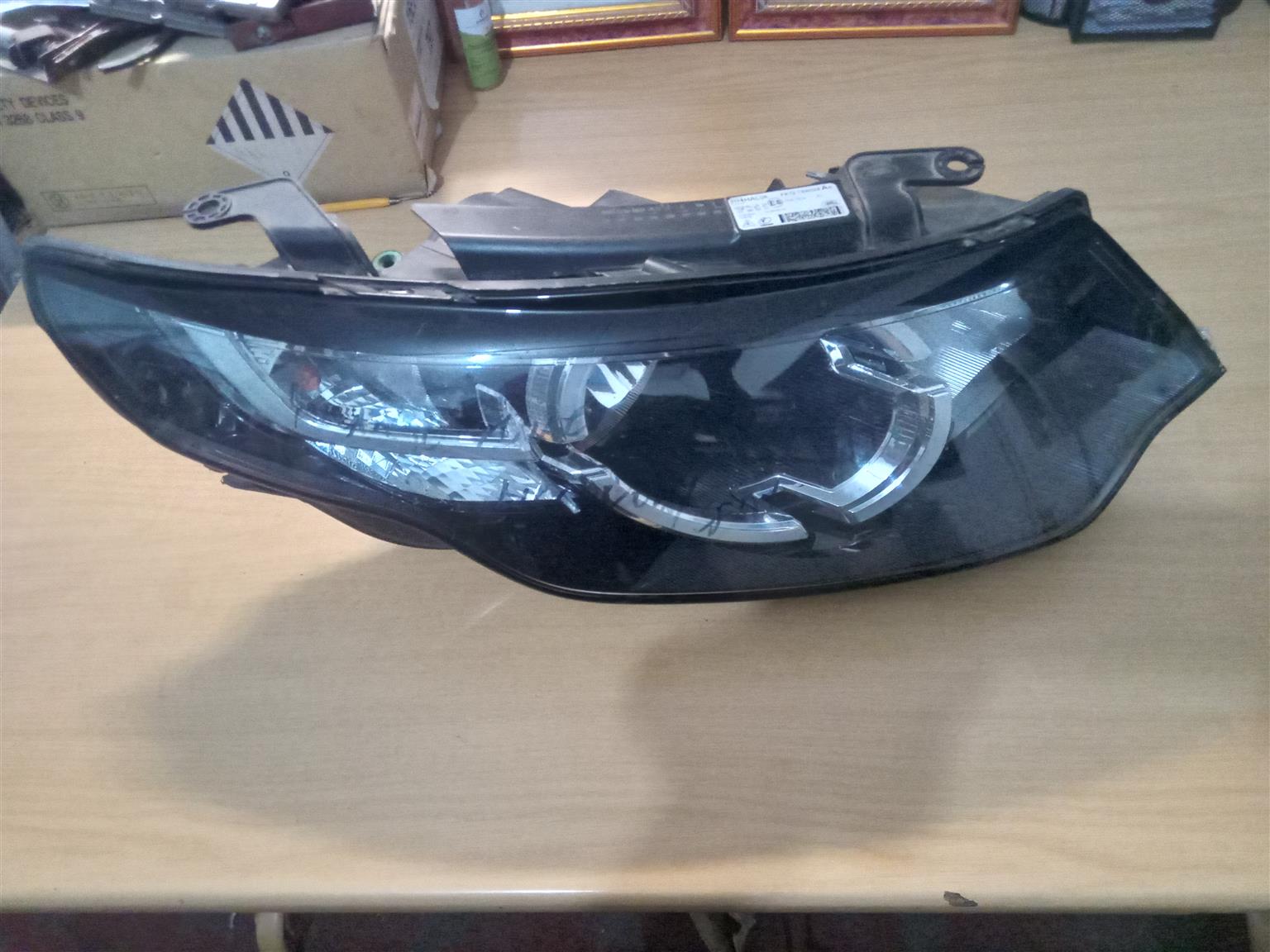 Land Rover Discovery Sport Headlight - Private Seller Land Rover Discovery Sport Headlight - Private Seller