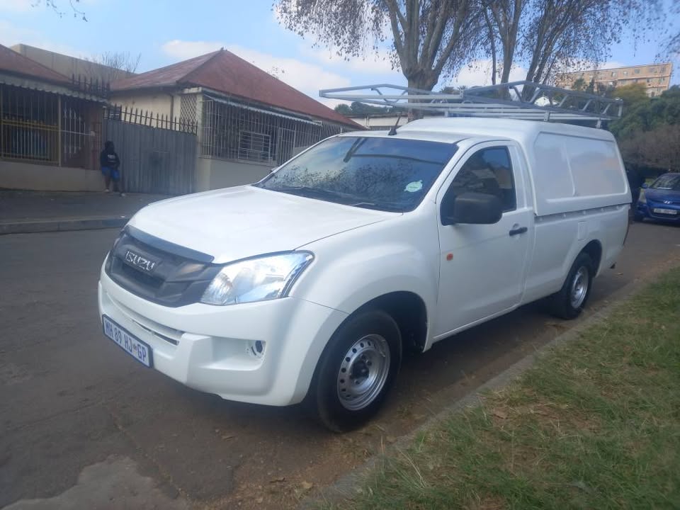 2014 Isuzu kb250 Diesel, Single Cab White Canopy, Manual, White, Leather seat, 153000kms