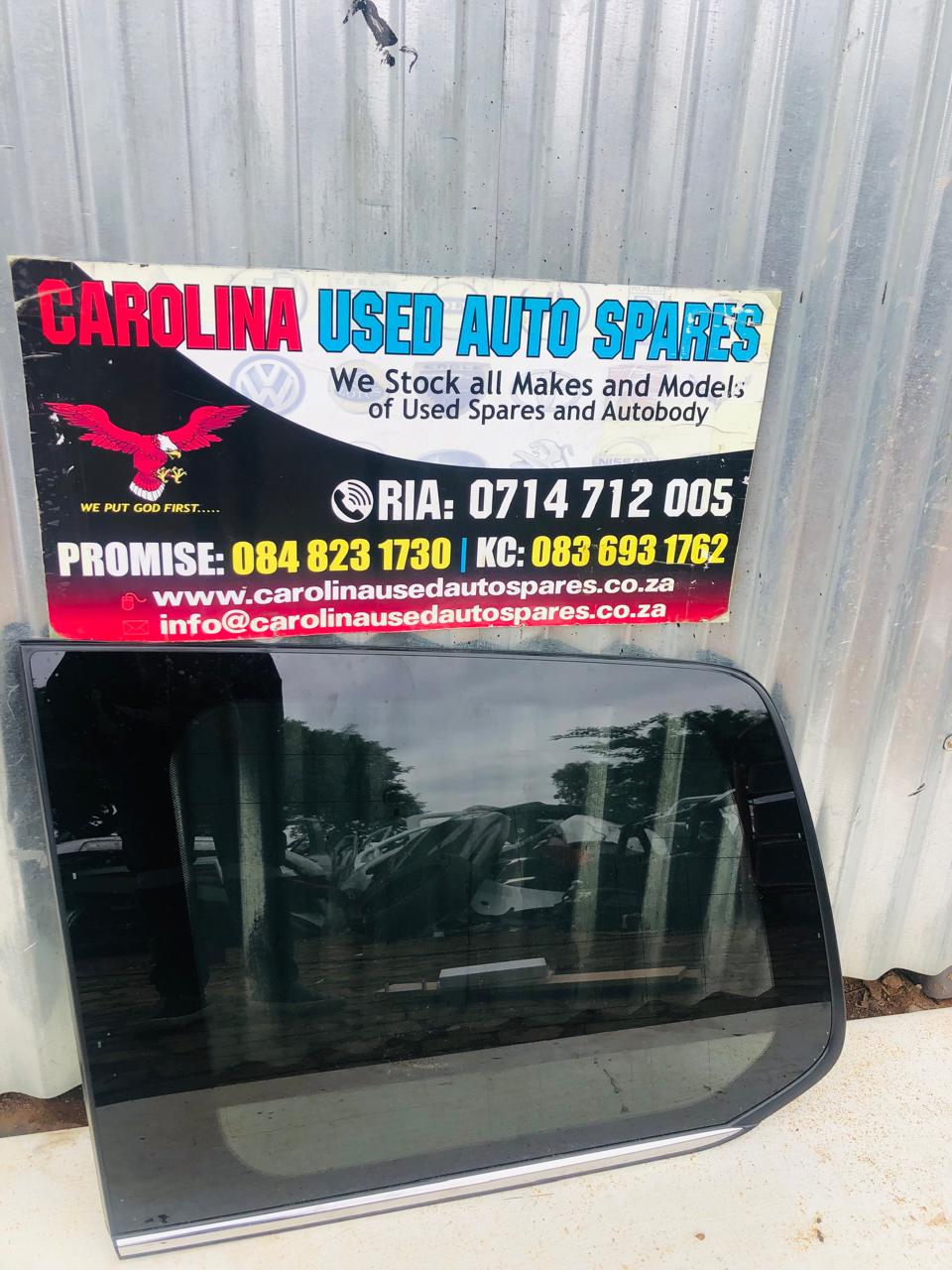Toyota Land Cruiser LC200 left rear/back quartet section glass with chrome trim - Private Seller Toyota Land Cruiser LC200 left rear/back quartet section glass with chrome trim - Private Seller